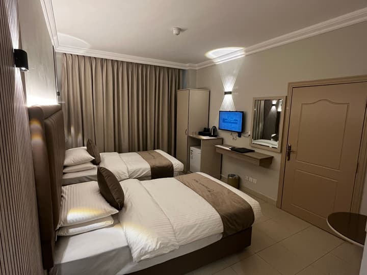 Captain's Hotel