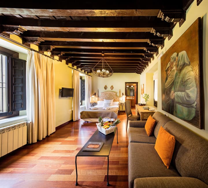 Palacio Mariana Pineda Hotel