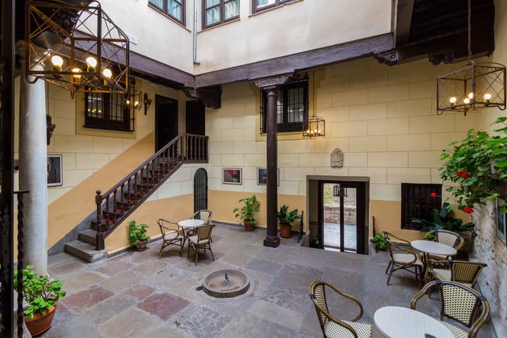 Palacio Mariana Pineda Hotel