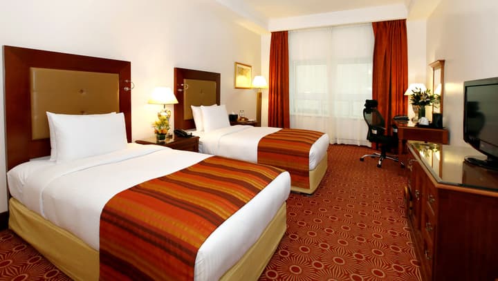 Sunday Hotel Holiday International Dubai