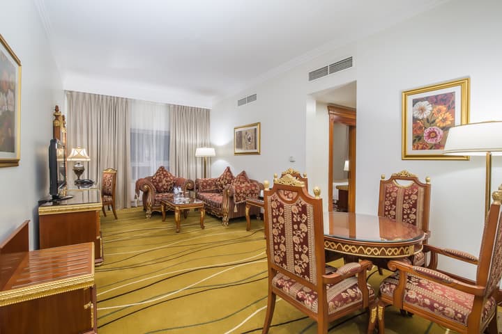 Sunday Hotel Holiday International Dubai