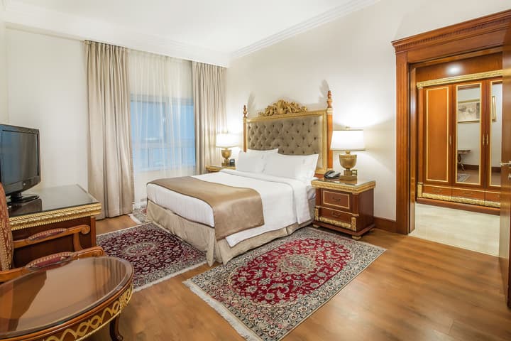 Sunday Hotel Holiday International Dubai