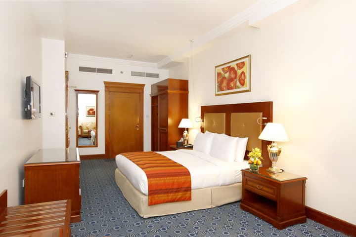 Sunday Hotel Holiday International Dubai