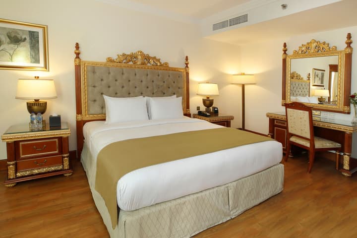 Sunday Hotel Holiday International Dubai