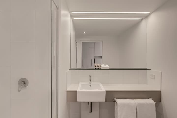 Travelodge Hotel Melbourne Docklands