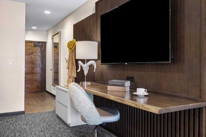 The Oxford Hotel Bend