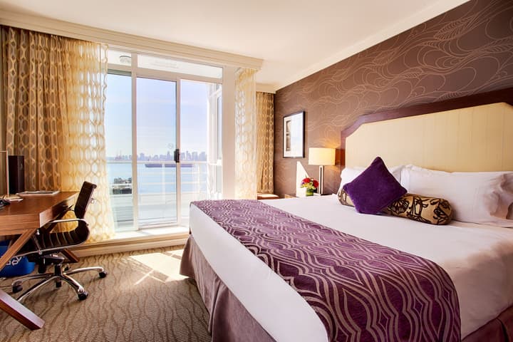 Pinnacle Hotel at the Pier