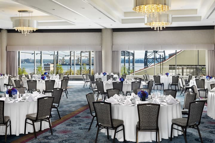 Pinnacle Hotel at the Pier