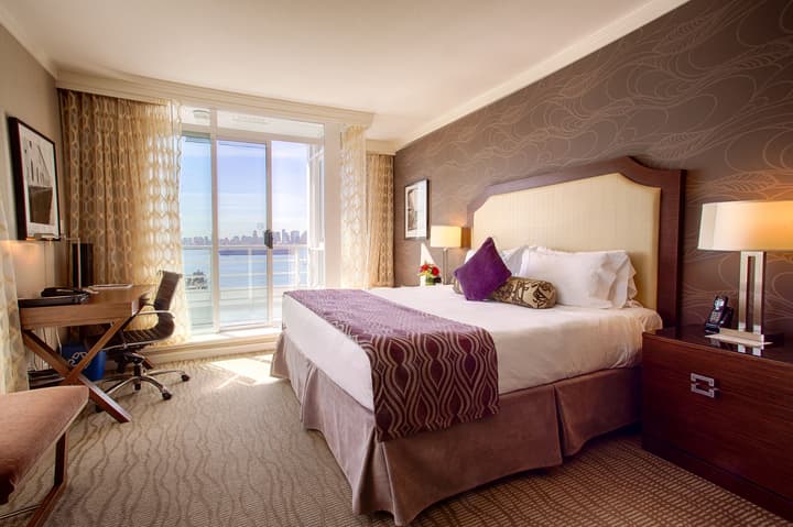 Pinnacle Hotel at the Pier