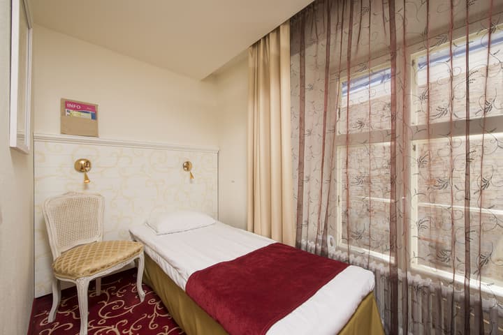 Meriton Old Town Garden Hotel