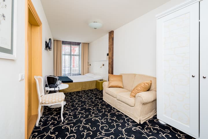 Meriton Old Town Garden Hotel