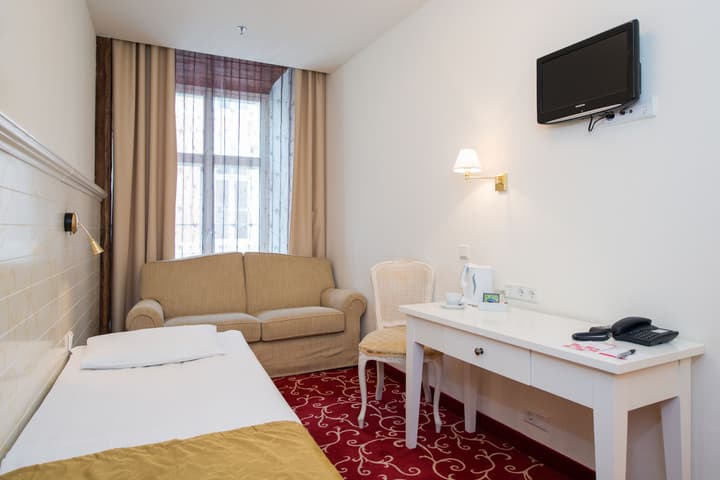 Meriton Old Town Garden Hotel