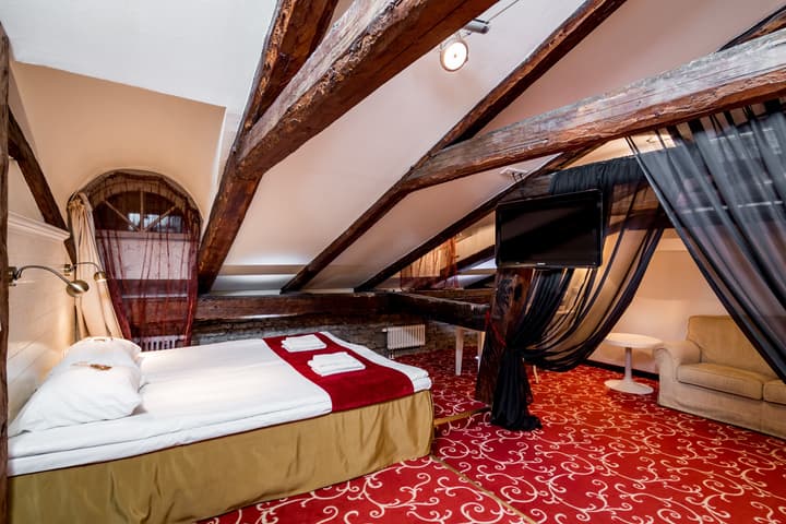 Meriton Old Town Garden Hotel