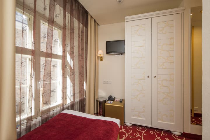 Meriton Old Town Garden Hotel