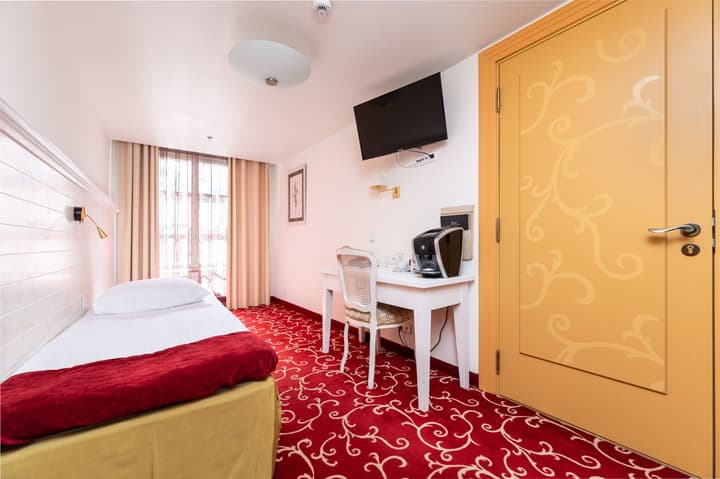 Meriton Old Town Garden Hotel