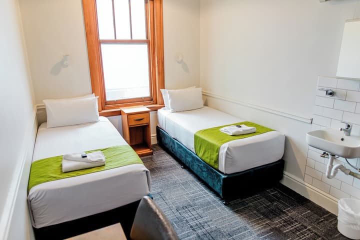 The Cambridge Hotel & Backpackers