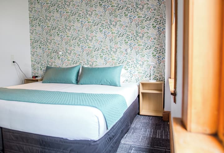 The Cambridge Hotel & Backpackers