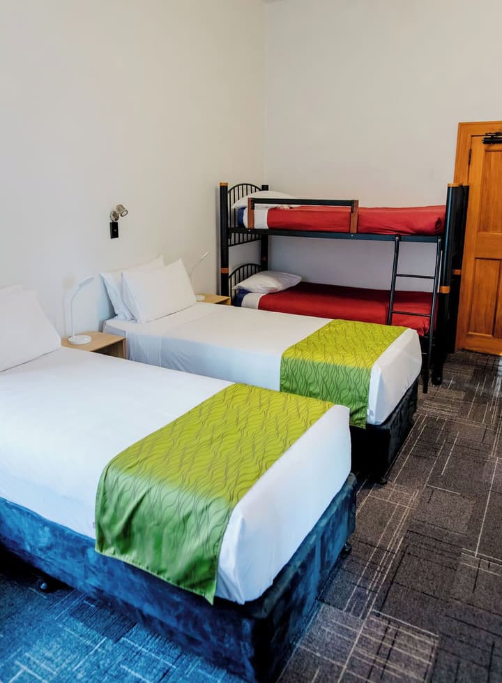The Cambridge Hotel & Backpackers
