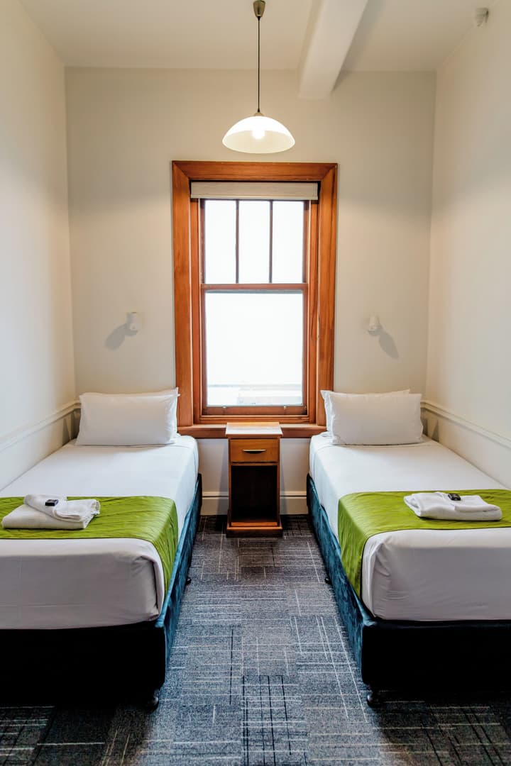 The Cambridge Hotel & Backpackers