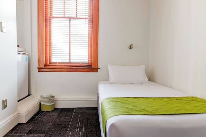 The Cambridge Hotel & Backpackers