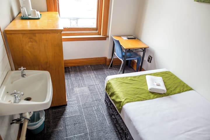The Cambridge Hotel & Backpackers