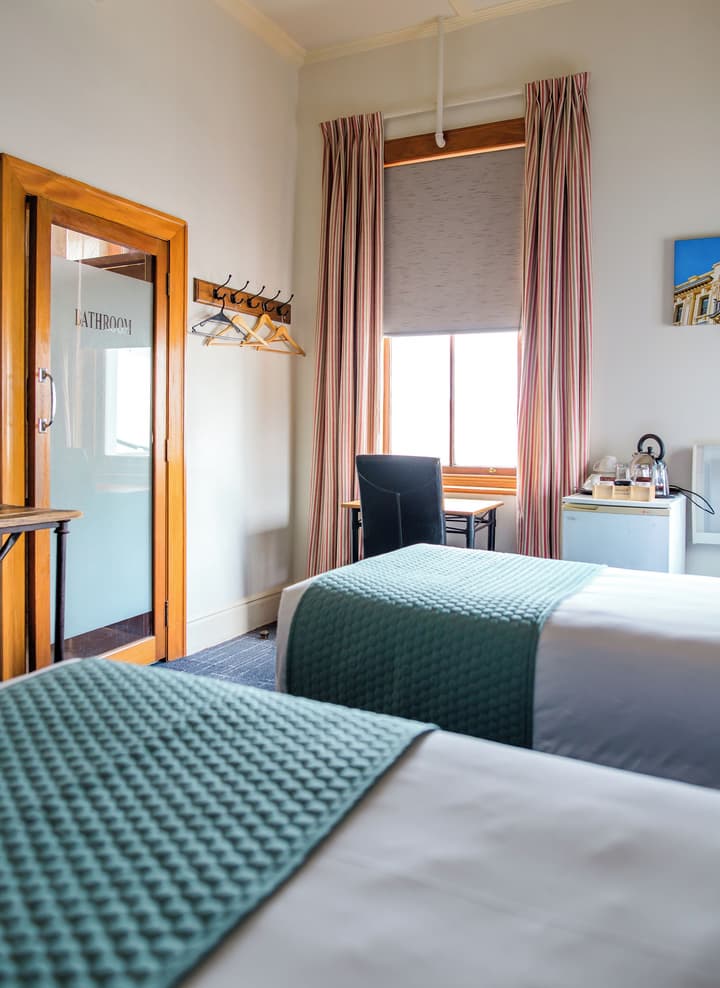 The Cambridge Hotel & Backpackers