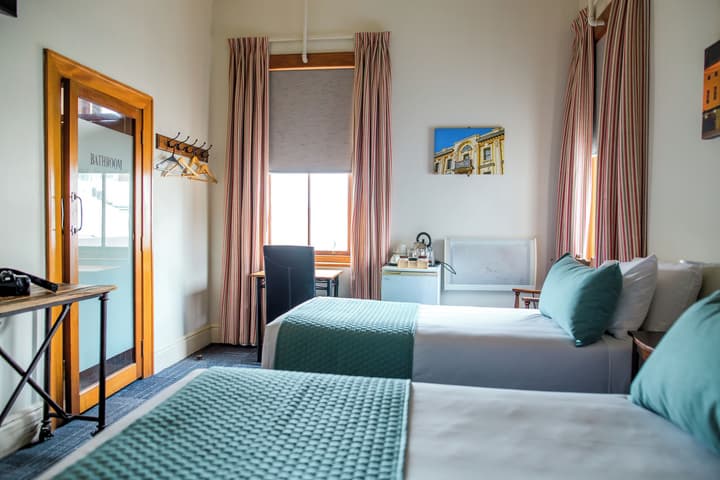 The Cambridge Hotel & Backpackers