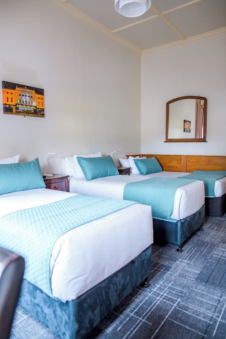 The Cambridge Hotel & Backpackers