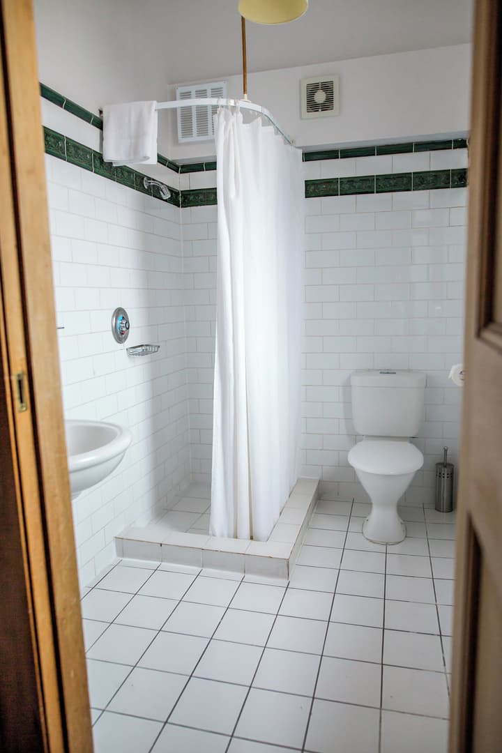 The Cambridge Hotel & Backpackers