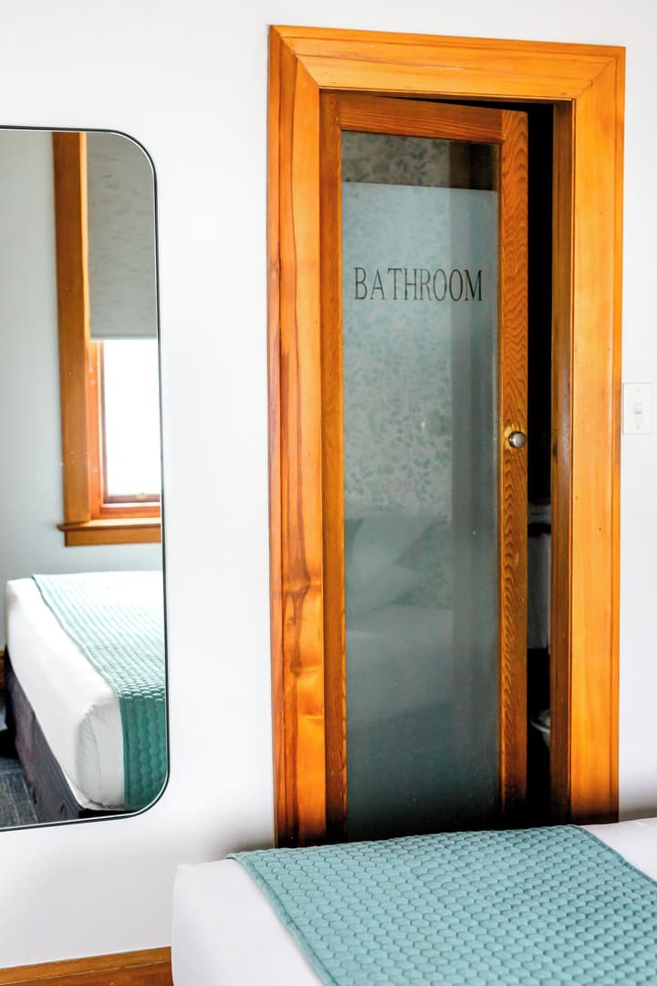The Cambridge Hotel & Backpackers