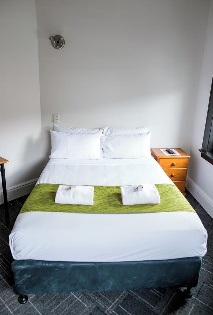 The Cambridge Hotel & Backpackers