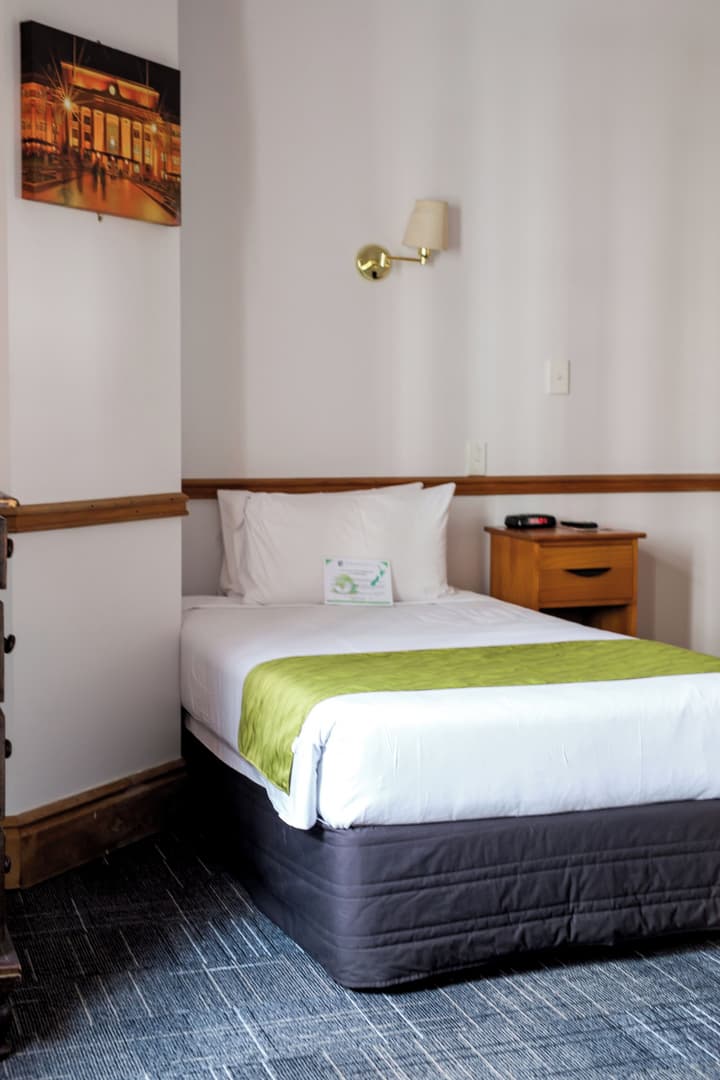 The Cambridge Hotel & Backpackers