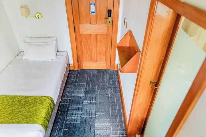 The Cambridge Hotel & Backpackers