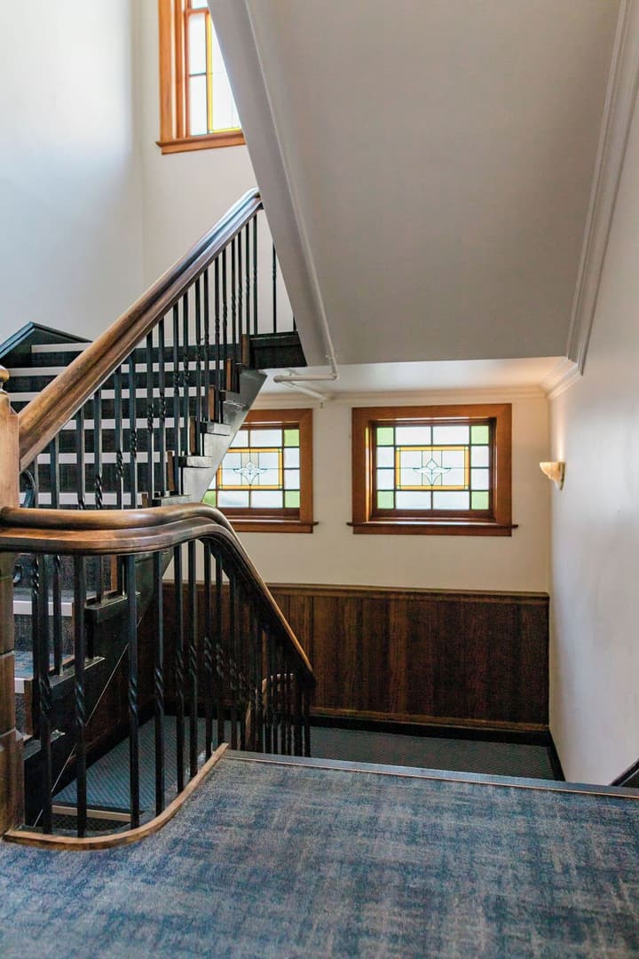 The Cambridge Hotel & Backpackers