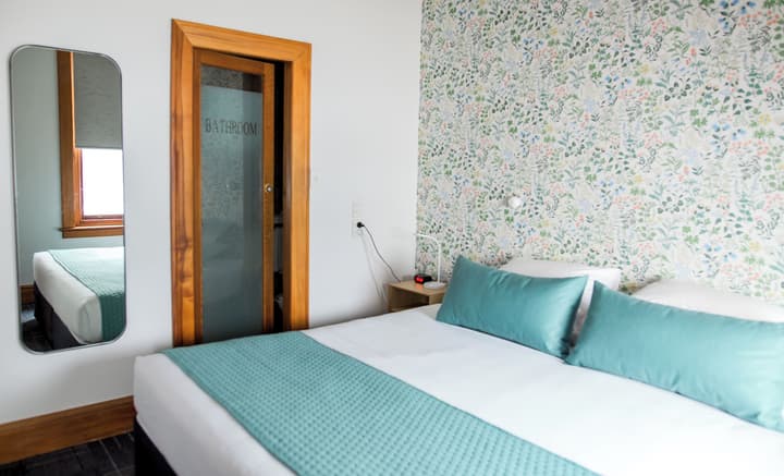 The Cambridge Hotel & Backpackers