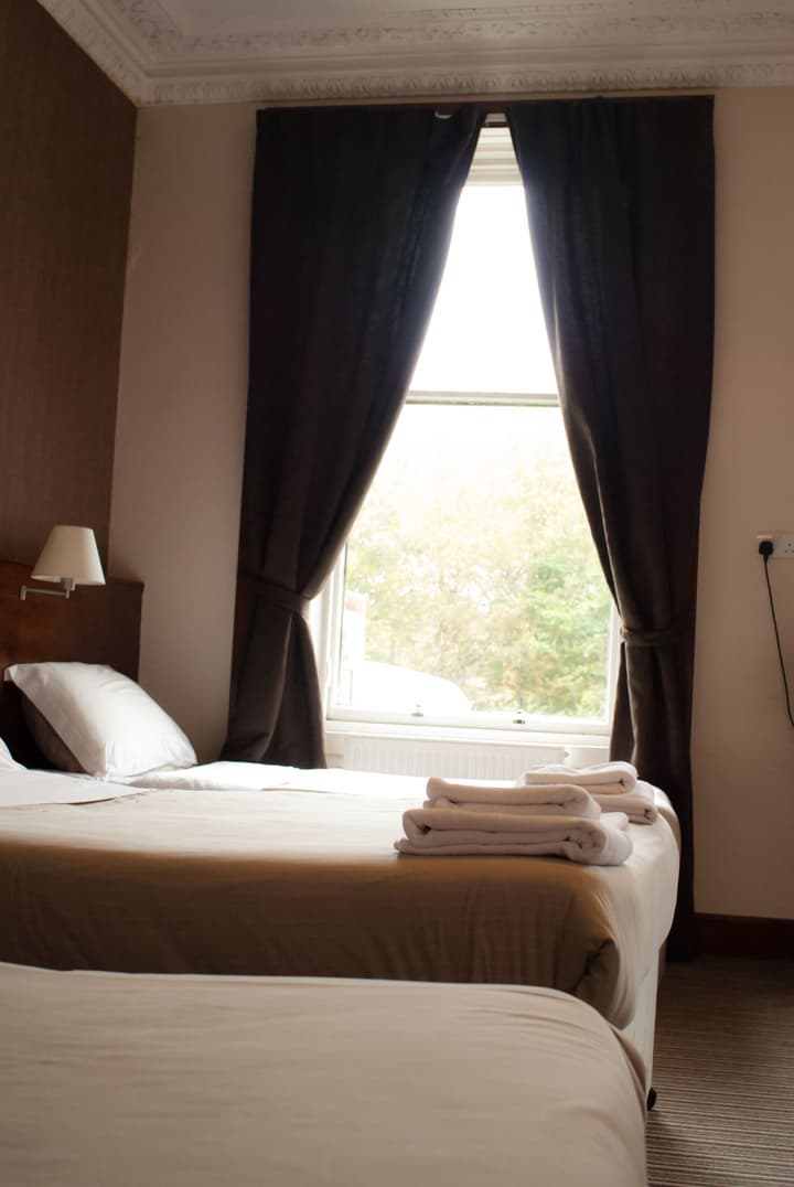 Edinburghhouse Hotel
