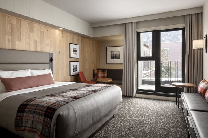 Peaks Hotel & Suites