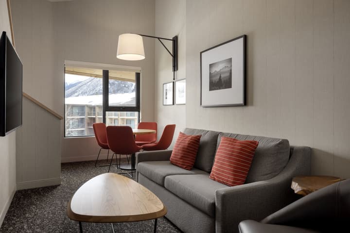 Peaks Hotel & Suites