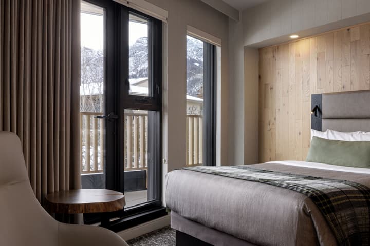 Peaks Hotel & Suites