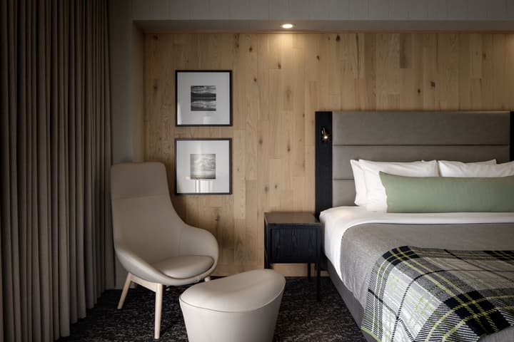 Peaks Hotel & Suites
