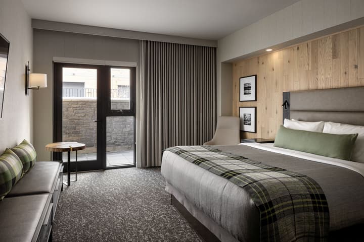 Peaks Hotel & Suites