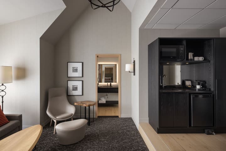 Peaks Hotel & Suites