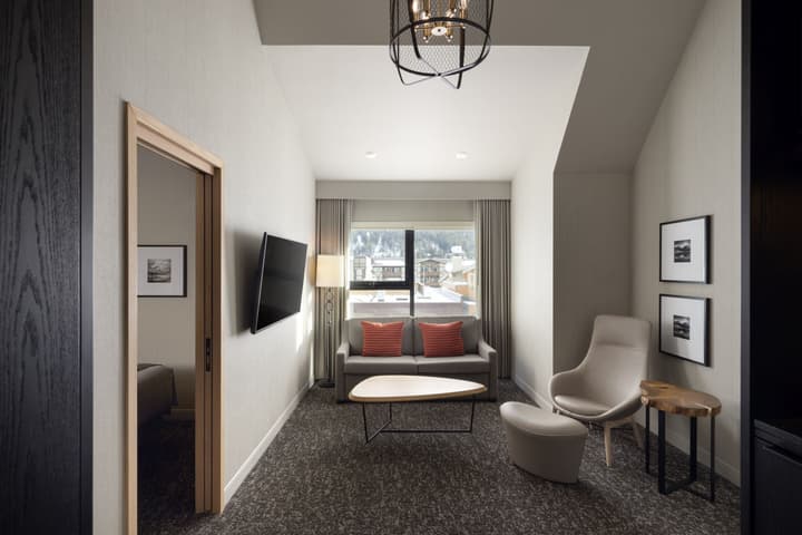 Peaks Hotel & Suites