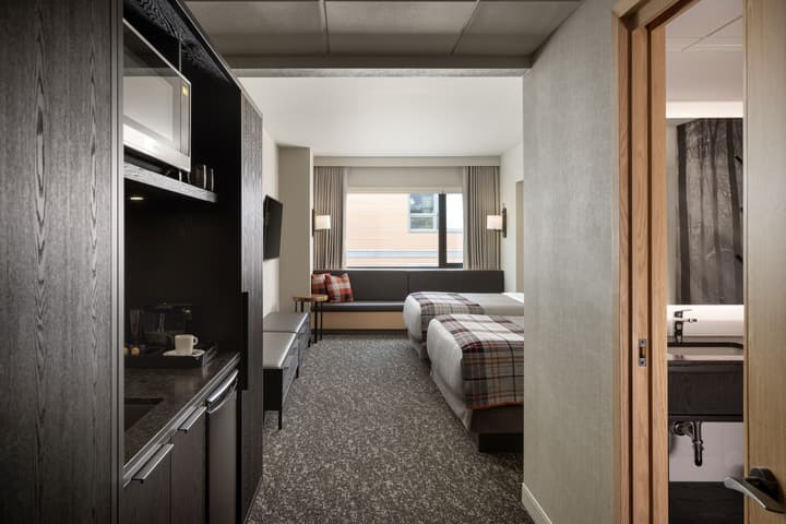Peaks Hotel & Suites