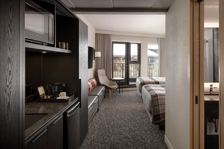 Peaks Hotel & Suites