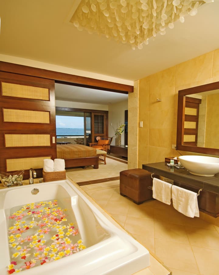 Costabella Tropical Beach Hotel