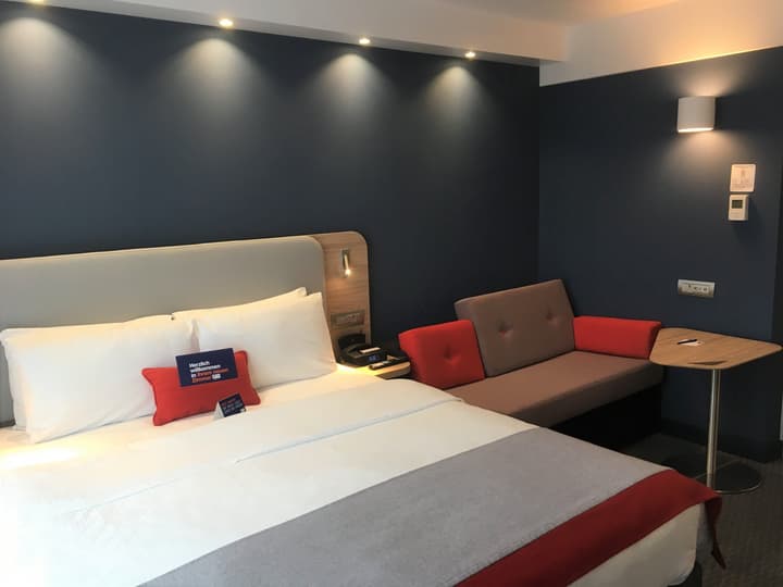Holiday Inn Express Zurich Airport by IHG