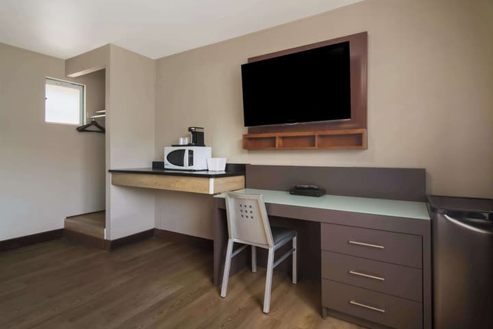 Canadas Best Value Inn & Suites Kamloops