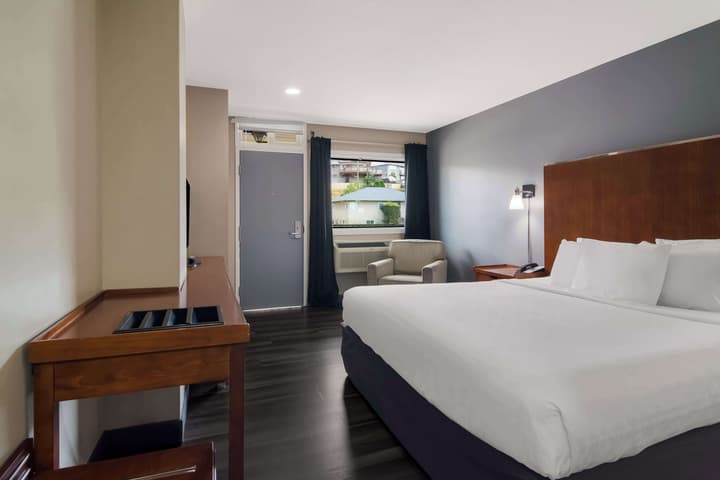 Canadas Best Value Inn & Suites Kamloops
