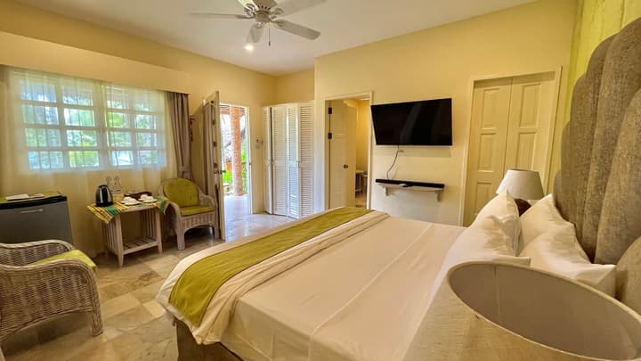 Coco Grove Beach Resort